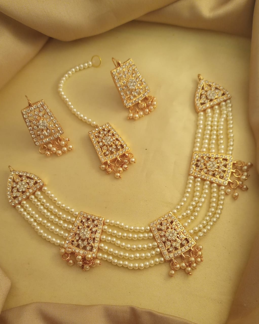 Chokar Set with Studs and Teeka